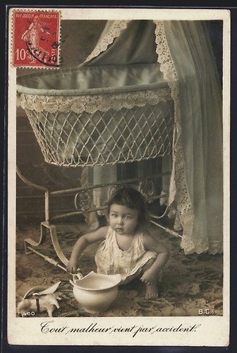 Cartolina ragazza davanti un - cartolina,