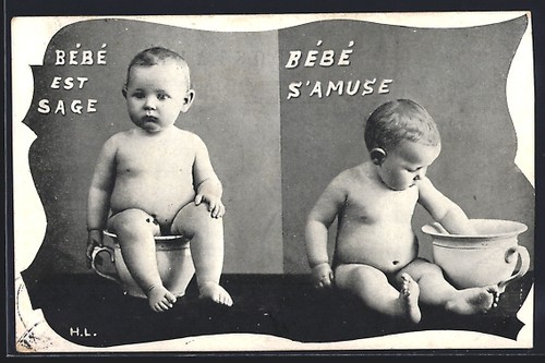 Bambino siede sul vaso - il,
